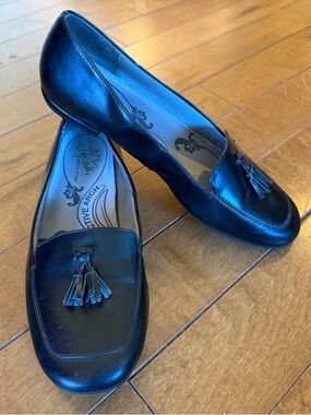 Life Stride Black Tassel Vegan Leather Loafers - Size 9